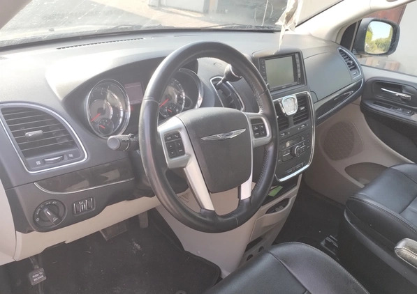 Chrysler Town &amp; Country cena 54500 przebieg: 160000, rok produkcji 2013 z Tuliszków małe 232